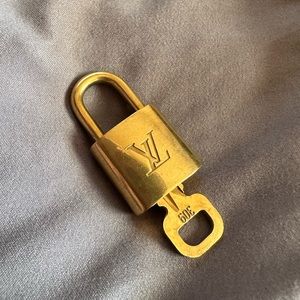AUTHENTIC LV LOCK & KEY #309